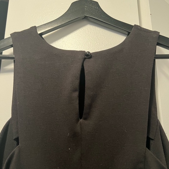 Little black dress with side cutouts - Picture 4 of 4